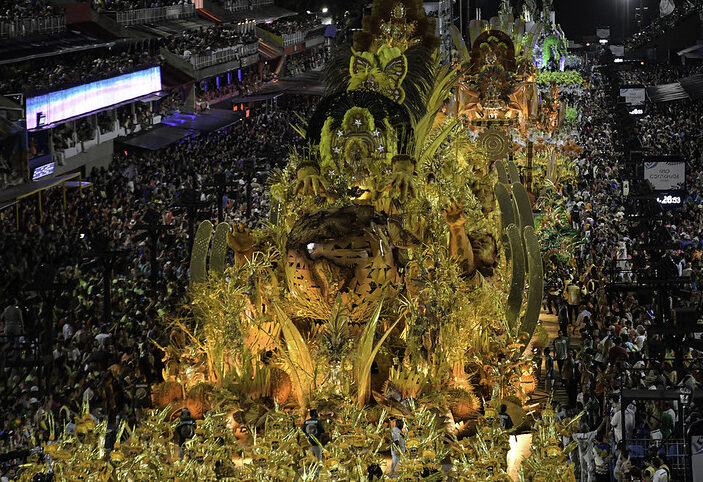 ESCOLA DE SAMBA CARNAVAL NO BRASIL