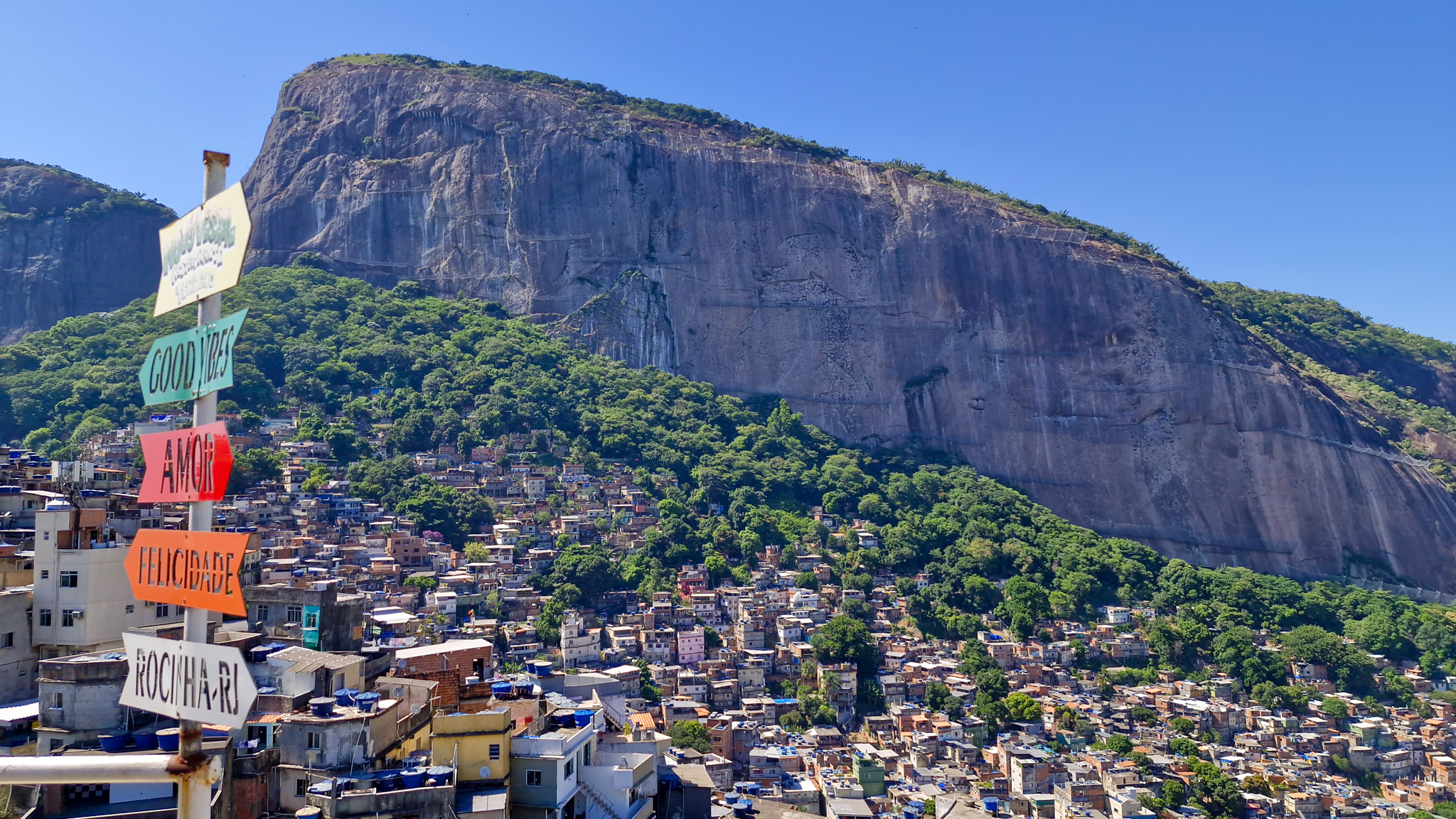TOUR NA FAVELA RIO DE JANEIRO TOUR NA FAVELATOUR NA FAVELA Favela tour com guia local Melhor favela tour Rio de Janeiro Favela tour seguro Tour Rocinha com transporte